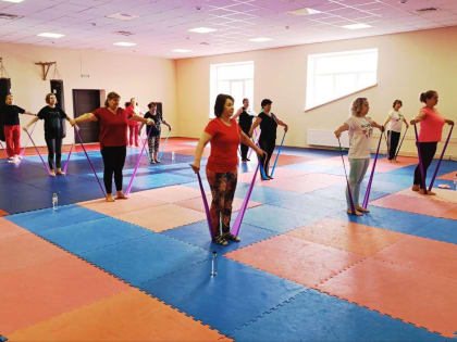 В ДКиС «Тамань»  состоялись занятия оздоровительной гимнастики с лентами для участников программы «Активное долголетие»
