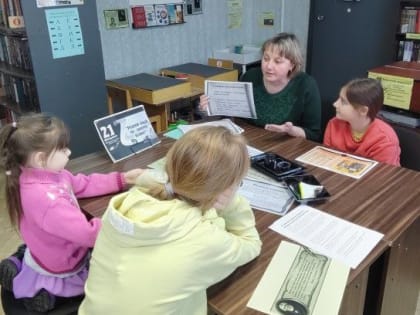 В Краснооктябрьской библиотеке изучали словари и писали перьевыми ручками