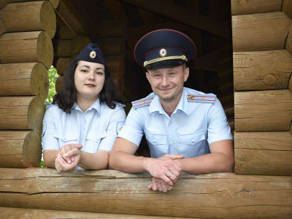 Рузские полицейские поздравляют земляков с Днем семьи, любви и верности