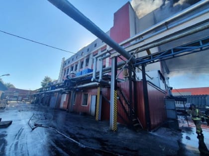 В Электроуглях полностью ликвидирован пожар в цехе лакокрасочных изделий