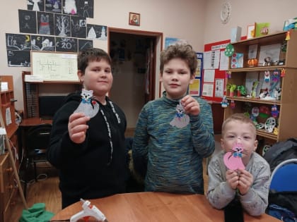 Юные орешковцы мастерили забавных кошечек из фоамирана