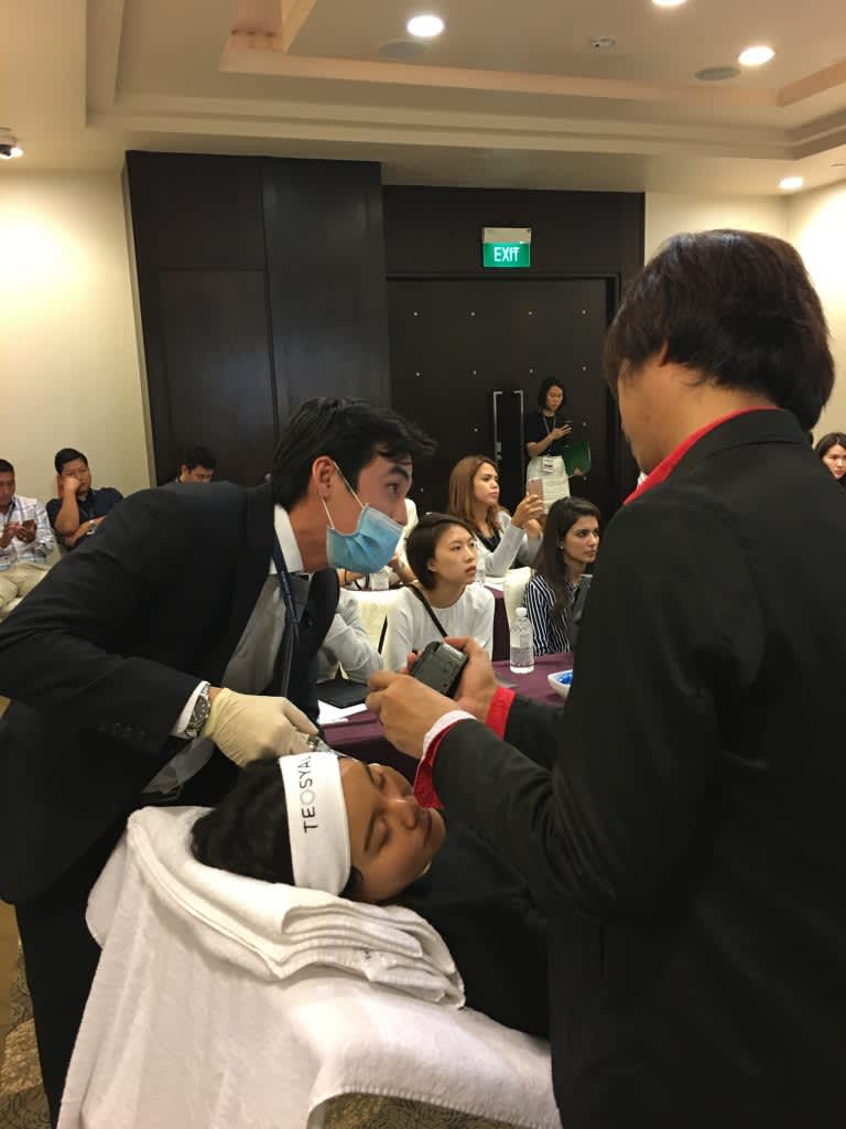 dr chua at AAAM conference in Singapore 2017 dr chua practicing at AAAM conference in Singapore 2017