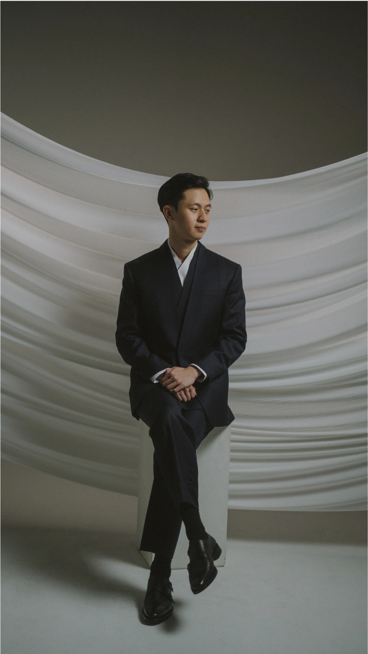 bride or groom portrait pic