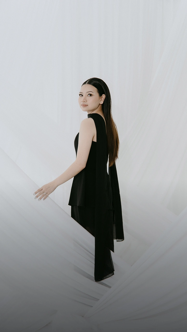 bride or groom portrait pic