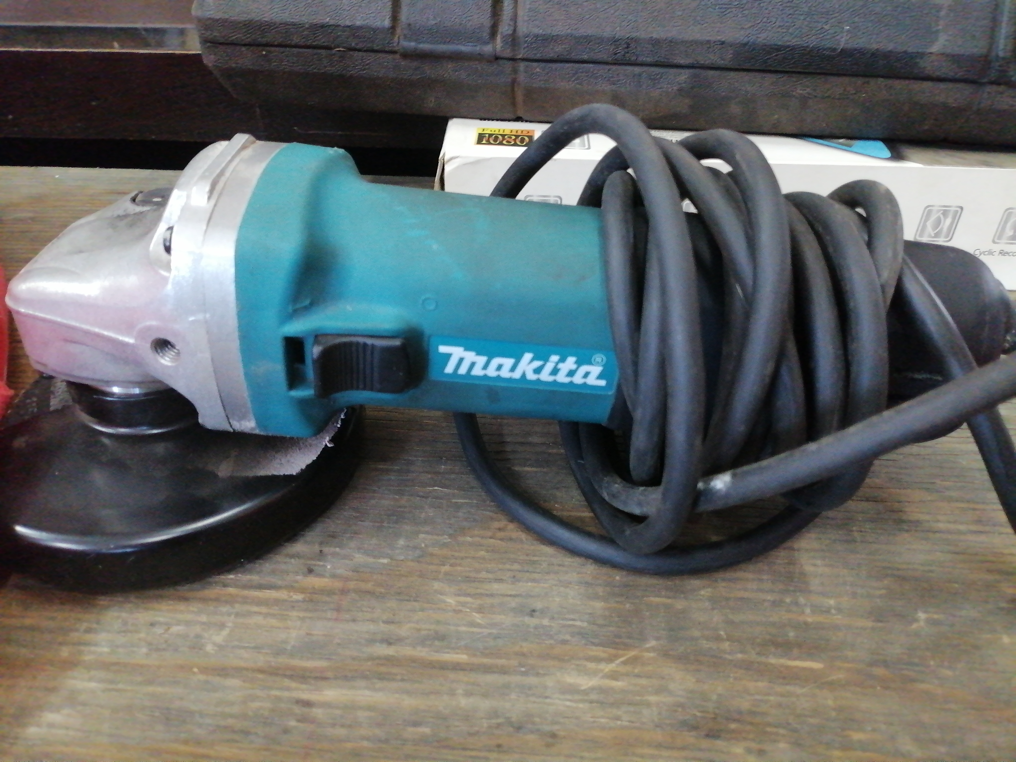 MAKITA GRINDER