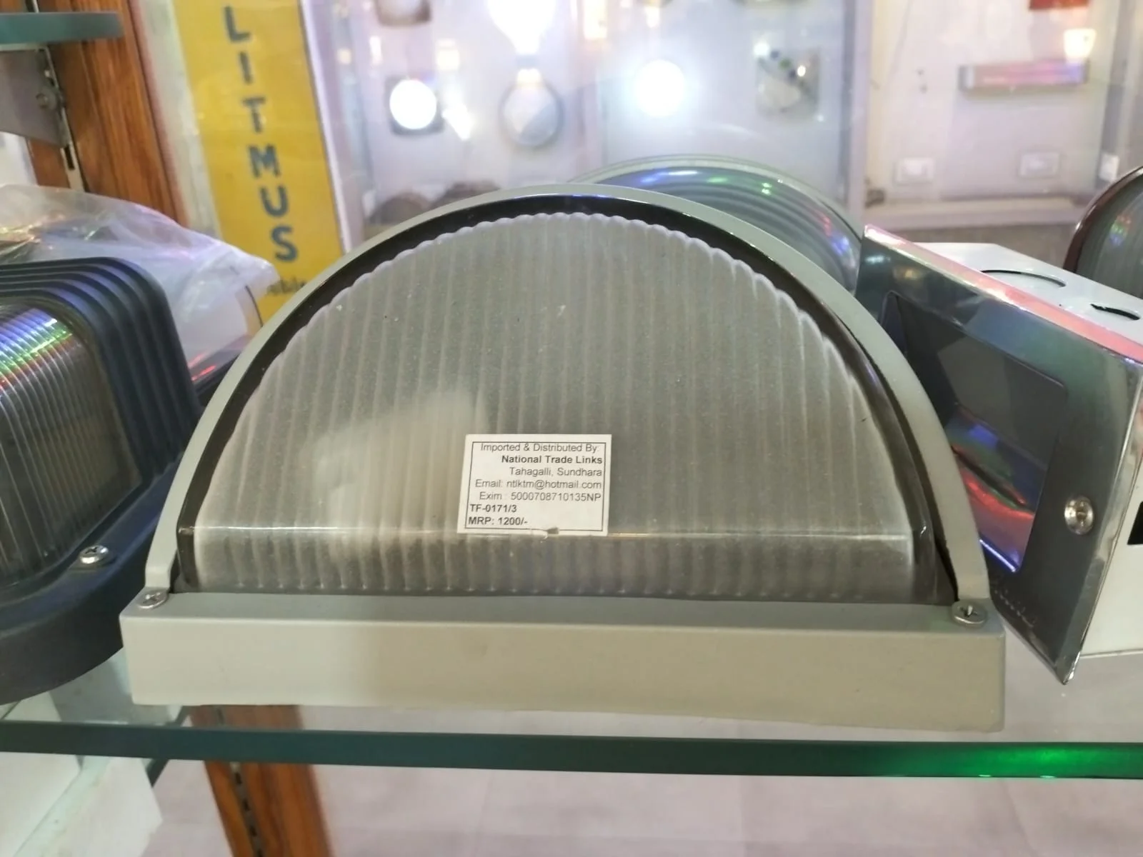 Modern Semi-Circular Outdoor Bulkhead Gate Light - image 2
