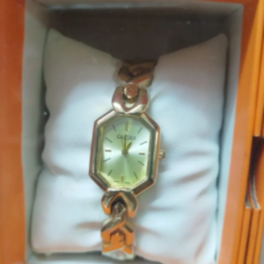 Gucci Octagonal Women's Bracelet Watch - image 2