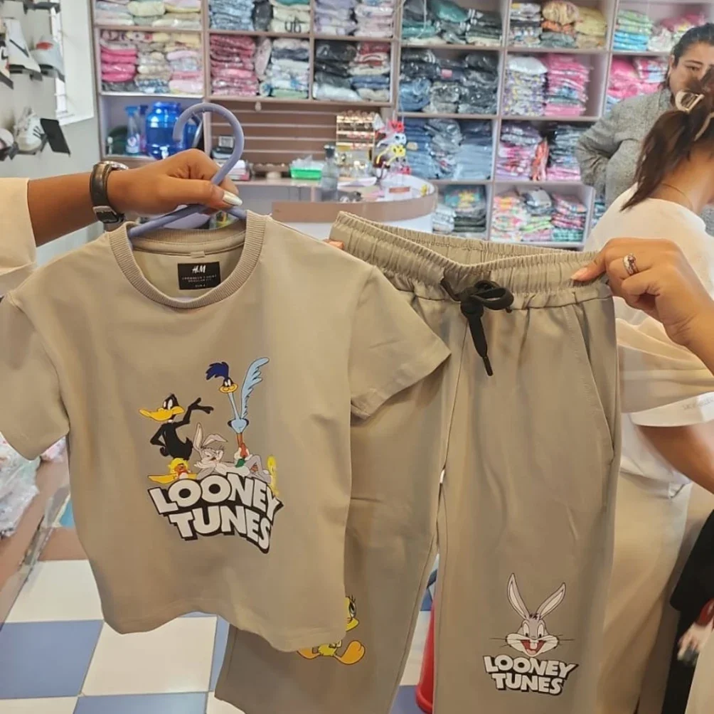 H&M Kids Looney Tunes 2-Piece Graphic T-Shirt and Shorts Set - image 2