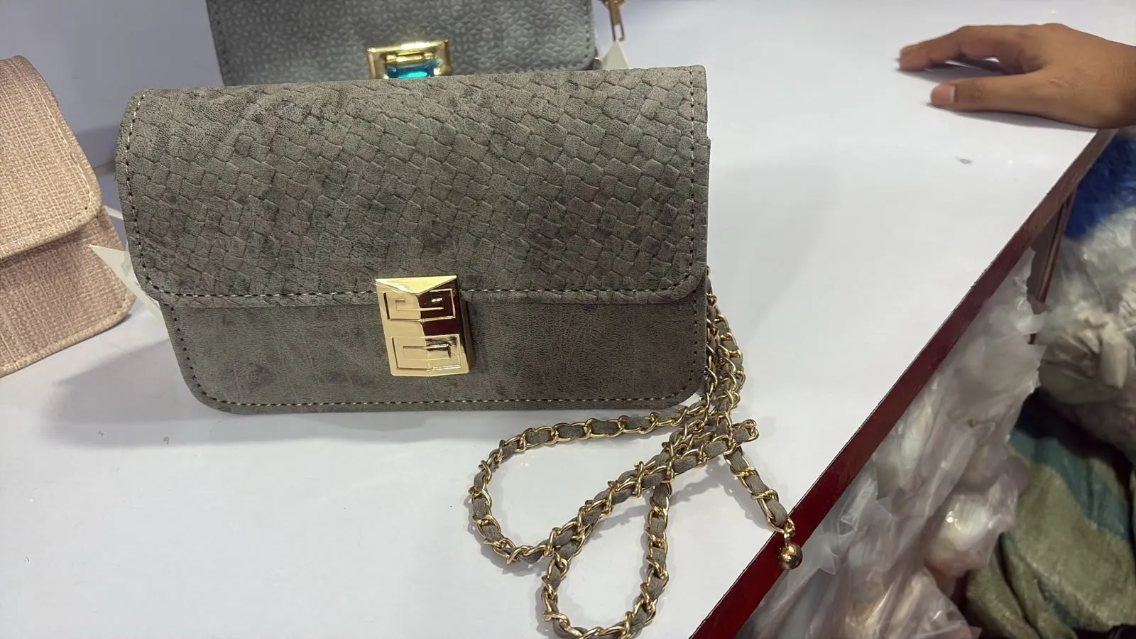 Textured Grey Envelope Crossbody Purse with Interwoven Chain - image 2