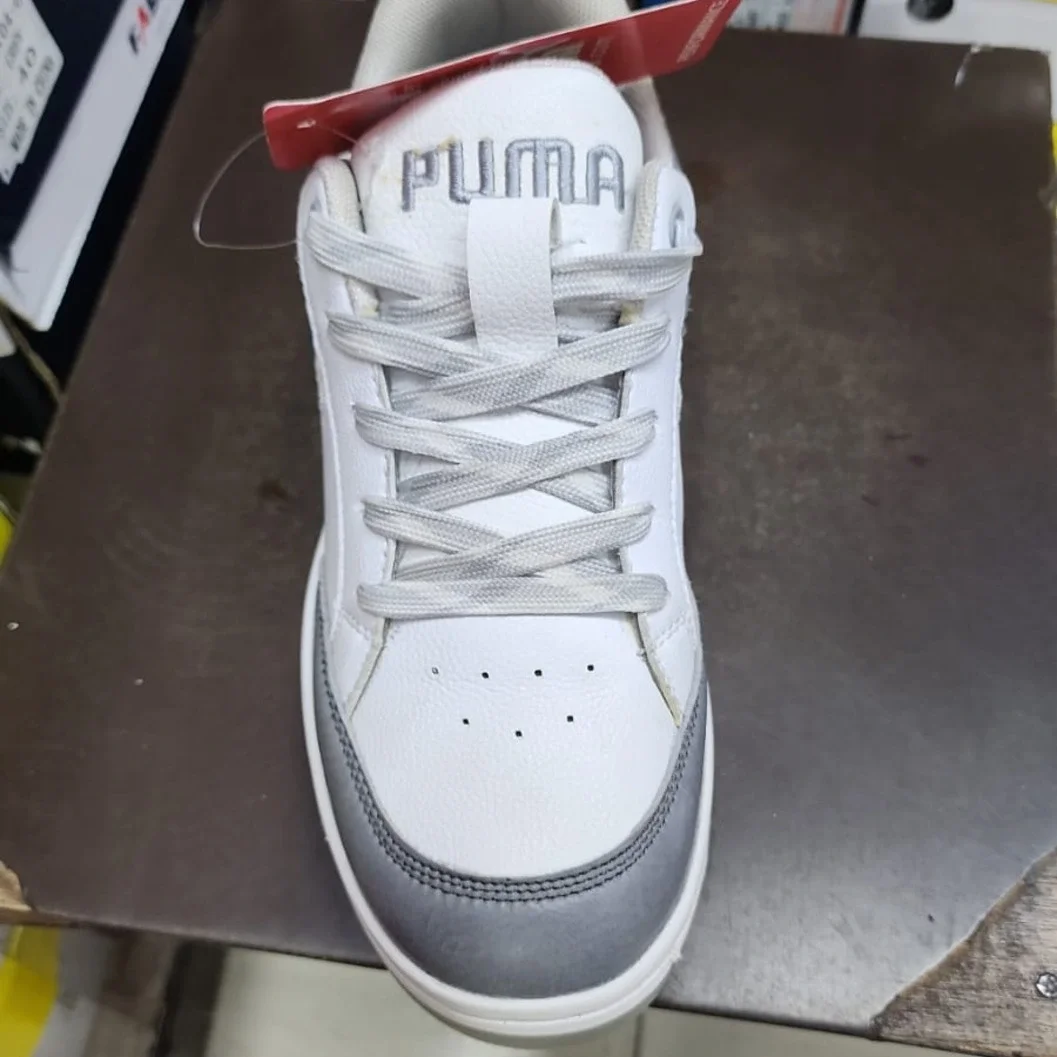 Top Fashion Sneakers - image 3