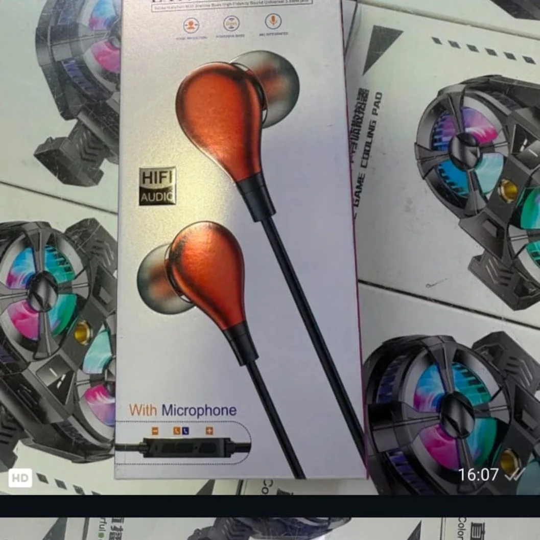PK E1 Extra Bass In-Ear Wired Earphones with Microphone - image 2