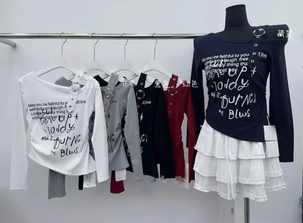 Stylish One-Shoulder Ring-Detail Typography Print Long Sleeve Top - image 2