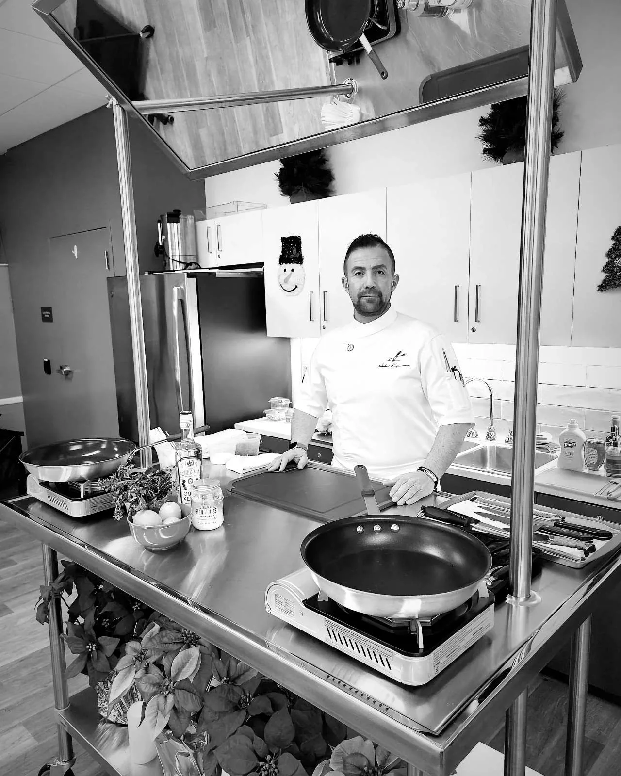 Chef Kapernaros service section animated picture 2