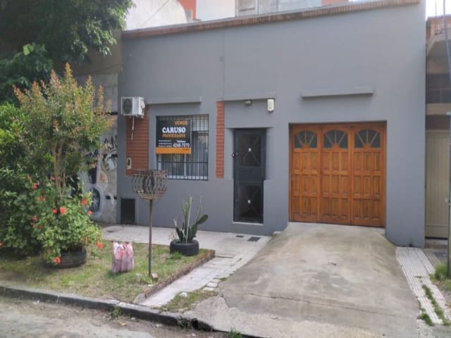 Casa 3 ambientes con garage en venta en Banfield
