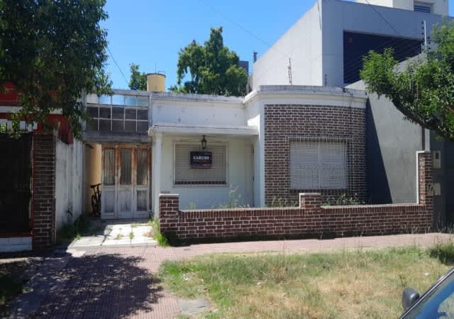 Casa 4 ambientes con cochera en venta en Banfield Oeste
