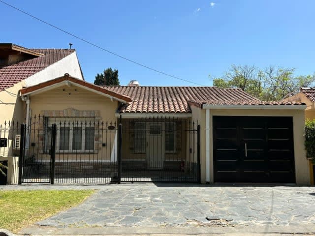 Chalet 3 ambientes con pileta en Jose Marmol