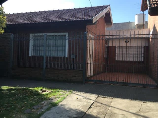 Departamento tipo Casa con cochera en alquiler en Temperley