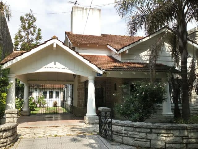 Gran chalet de época en alquiler en Lomas de Zamora Oeste