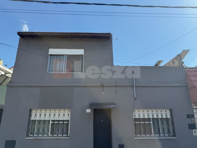 Casa 3 ambientes de 2 plantas en venta en Lanús Oeste