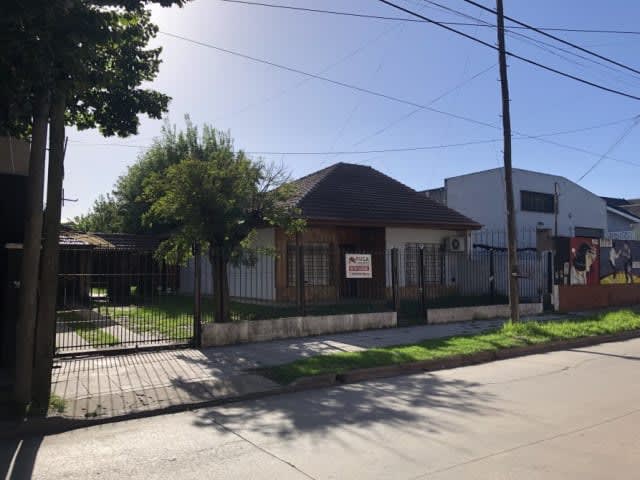 Chalet de 4 ambientes en venta en Luis Guillon