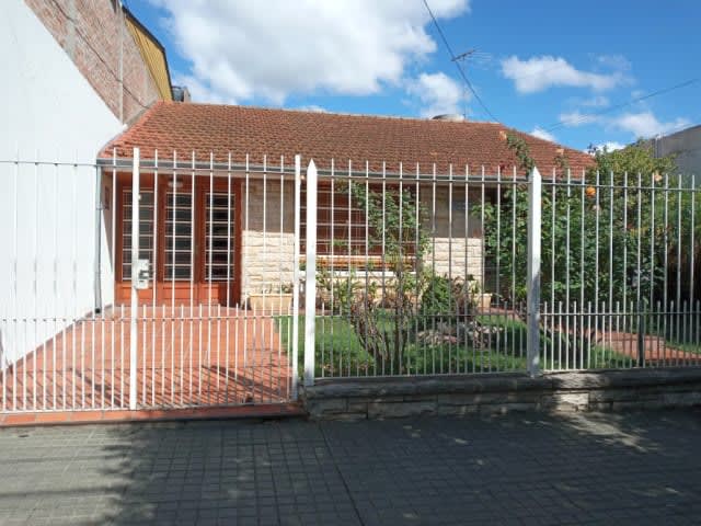 Casa para dos familias en venta en Temperley