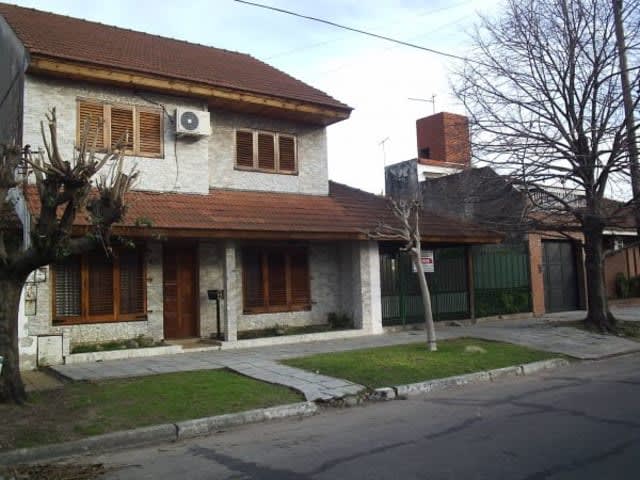 Chalet de 2 plantas en venta en Temperley