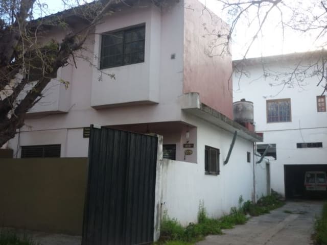 Casa al frente con galpon y loft en planta alta en venta en Lomas de Zamora