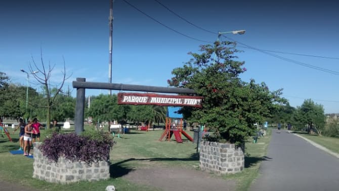 Entorno residencial arbolado y familiar en Turdera Este