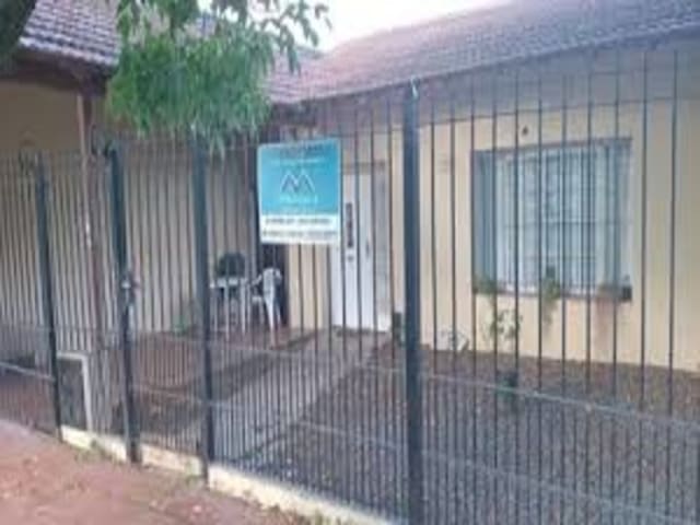 Casa de 2 ambientes con cochera
