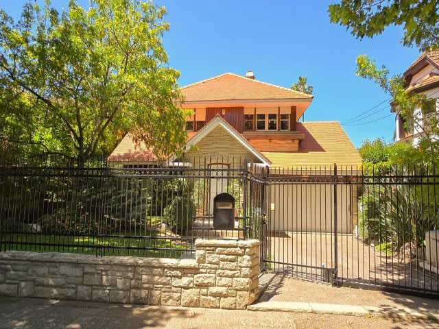 Exclusivo chalet de 5 ambientes con parque y cochera