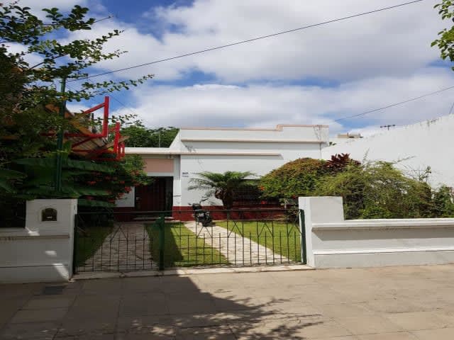 Casa en Alquiler USO COMERCIAL en excelente ubicación en Banfield