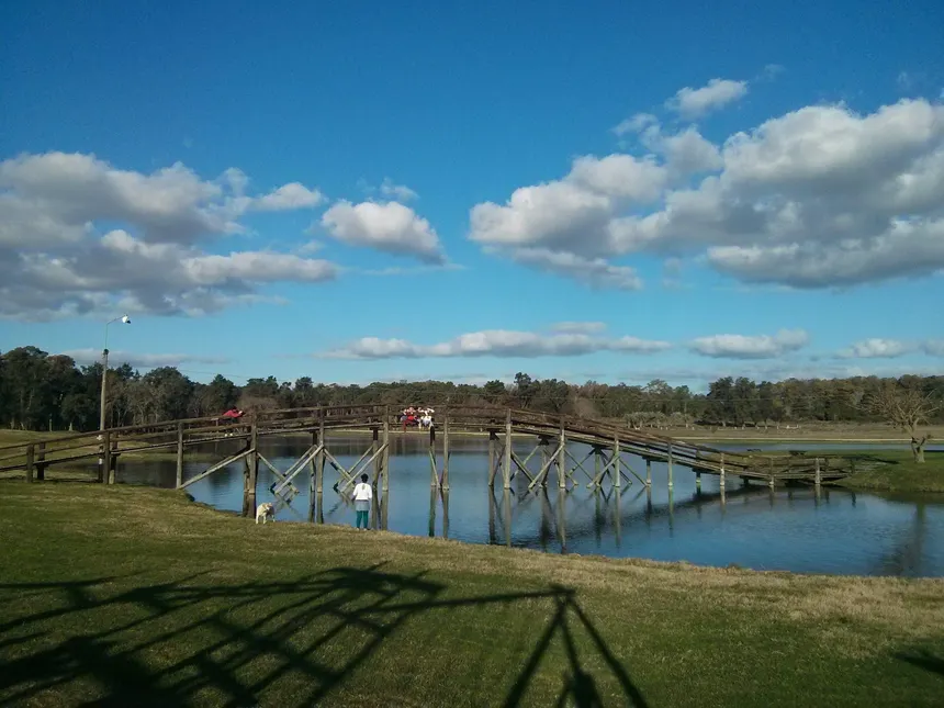 Vista de puente del barrio Sarandí en Avellaneda