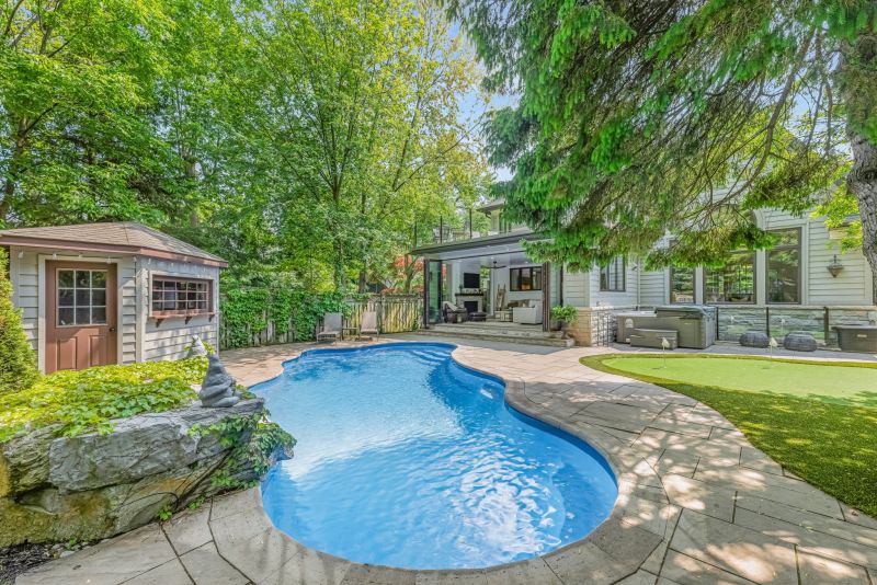 17 Wenonah Drive, Mississauga, ON