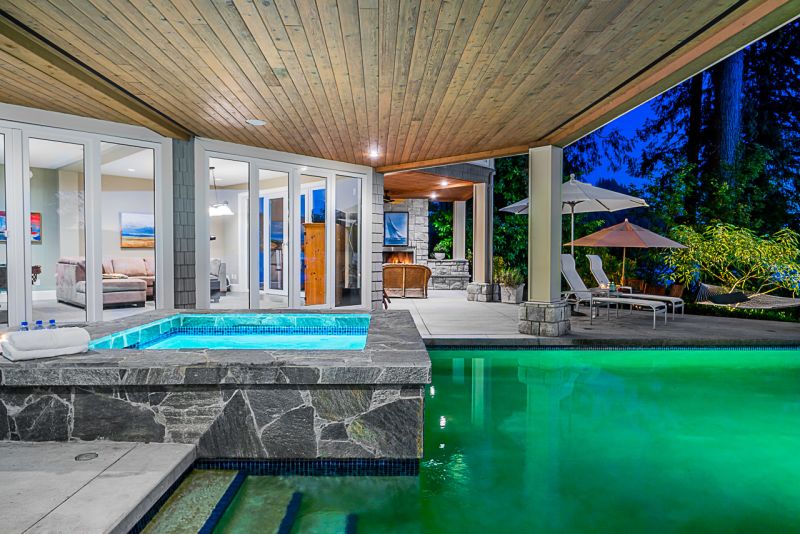 8035 Pasco Road, West Vancouver, BC