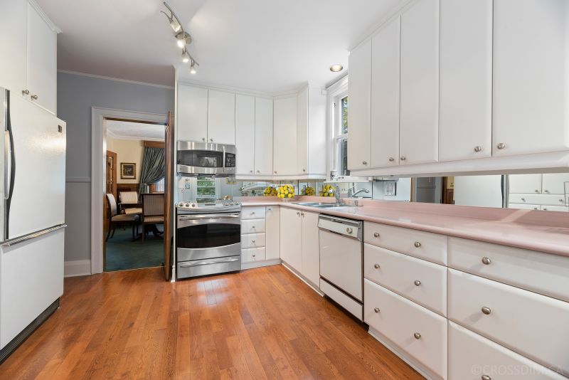 31 Hillhurst Blvd, Toronto, ON