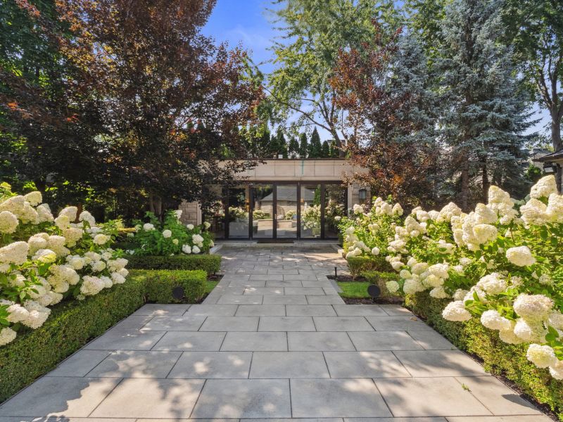 284 Pine Valley Crescent, Woodbridge, ON