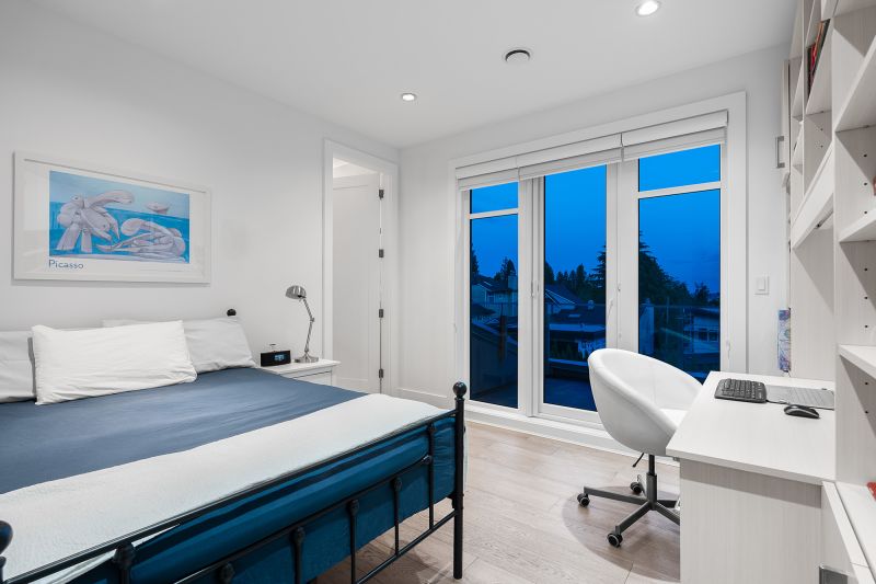 2130 Kings Avenue, West Vancouver, BC