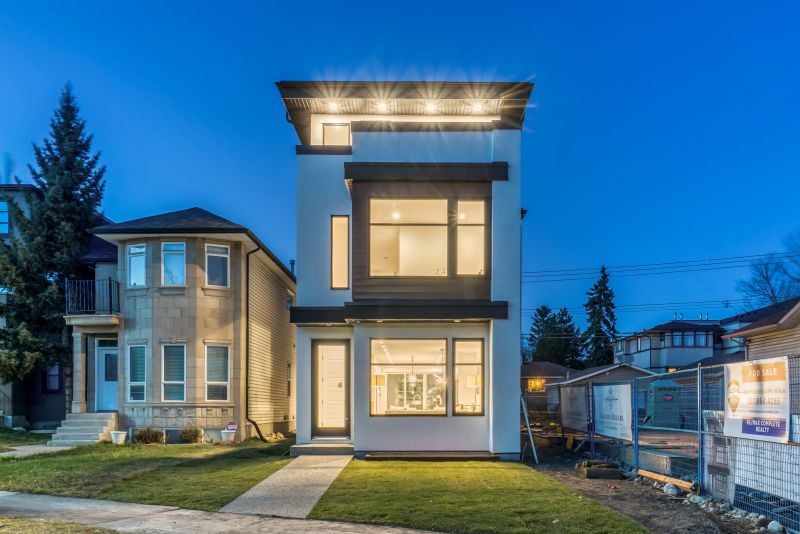2832 Parkdale Boulevard NW, Calgary