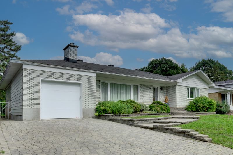 766 Rue Boissy, Saint-Lambert, QC J4R 1K2, Canada, Saint-Lambert, NB