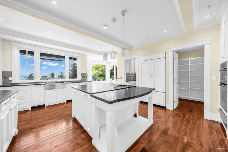 4668 Clovelly Walk, West Vancouver, BC