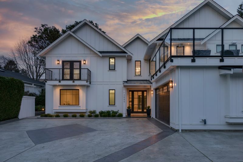 3880 Cadboro Bay Rd, Victoria, BC
