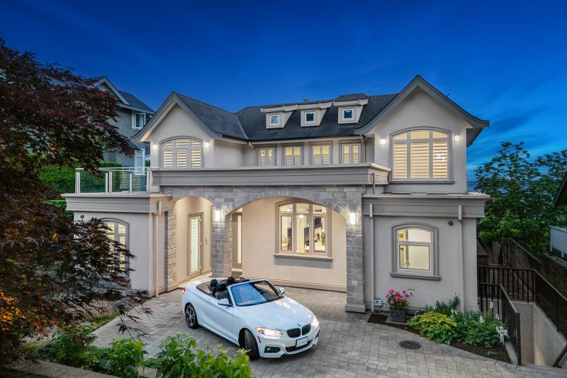 2130 Kings Avenue, West Vancouver, BC