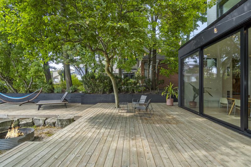 1 Lake Shore Drive, Toronto, ON