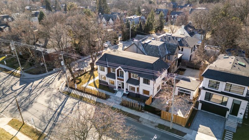 1352 Mount Pleasant Road, Toronto, ON, Canada, Toronto, ON
