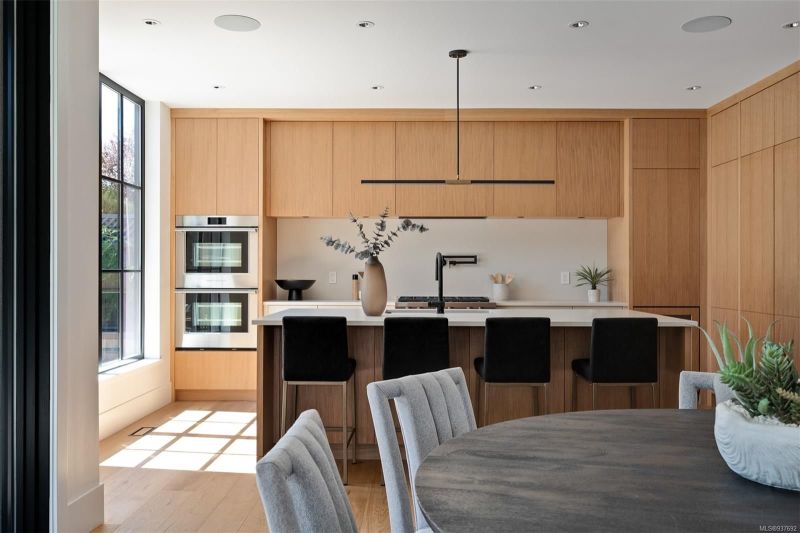 2651 Anscomb Place, Victoria, BC