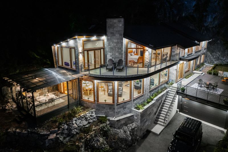 5797 Marine Drive, West Vancouver, BC