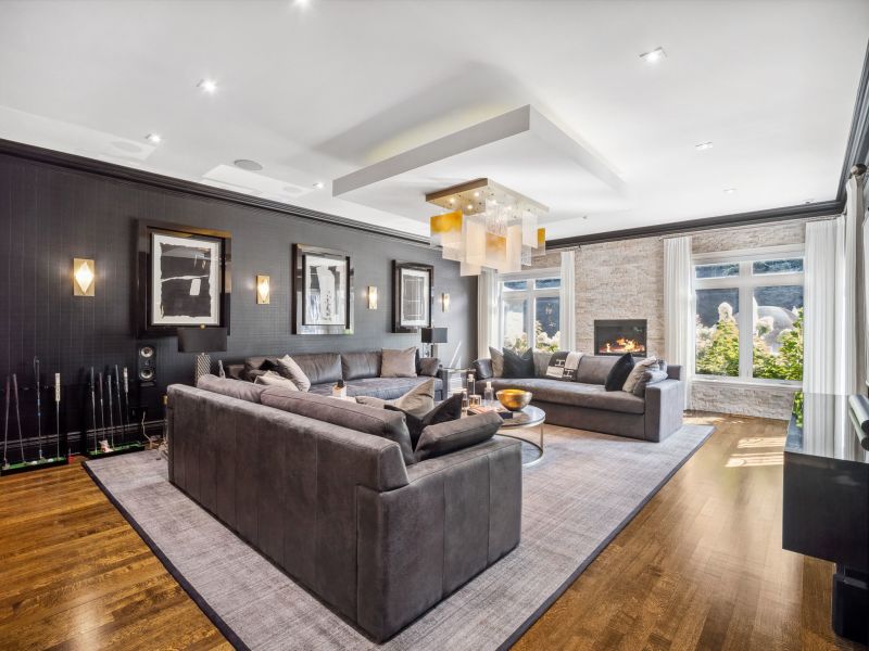 284 Pine Valley Crescent, Woodbridge, ON