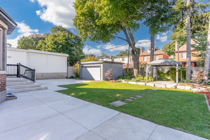100 Kensington Avenue South, Hamilton, ON