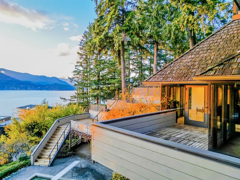 6225 St Georges Pl, West Vancouver, BC