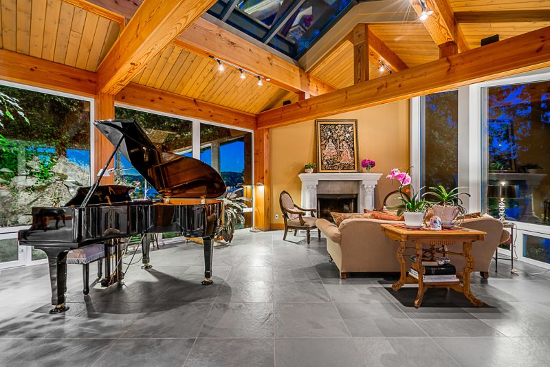 8035 Pasco Road, West Vancouver, BC